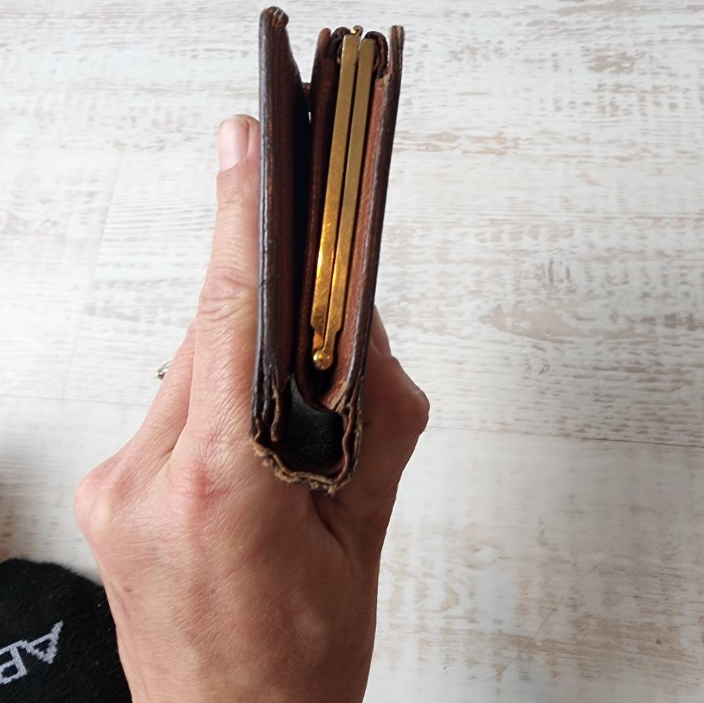 Louis Vuitton kisslock wallet - Picture 6 of 16